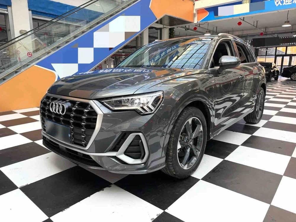 Audi Q3 2022 — фото автомобиля