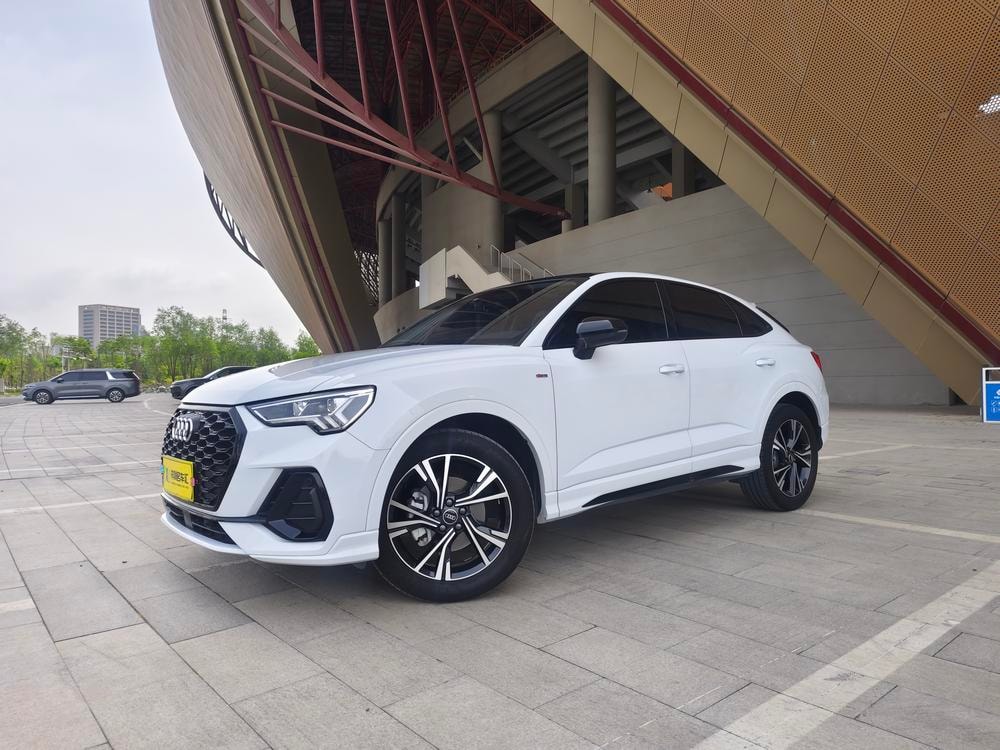 Audi Q3 Sportback 2023 — фото автомобиля