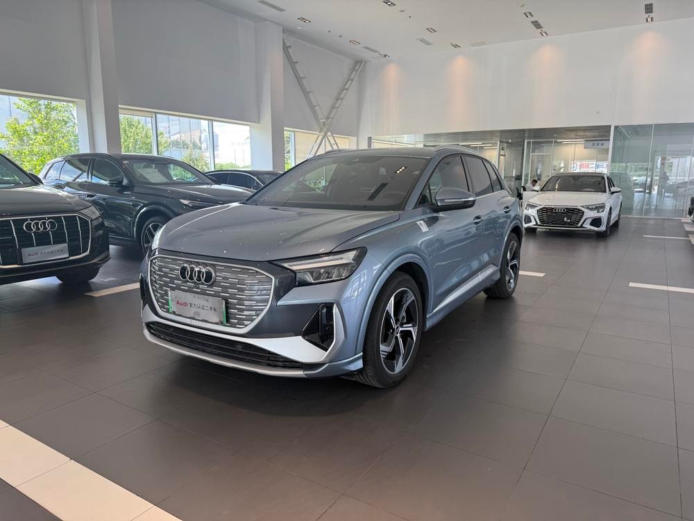 Audi Q4 e-tron 2023 — фото автомобиля