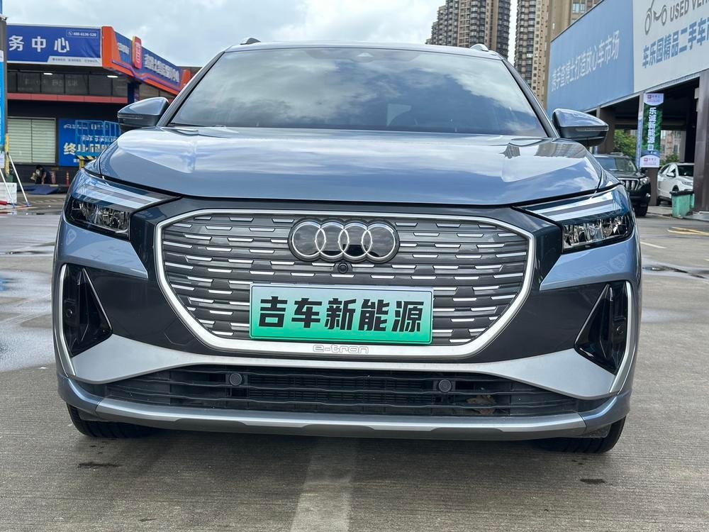 Audi Q4 e-tron 2024 — фото автомобиля 1
