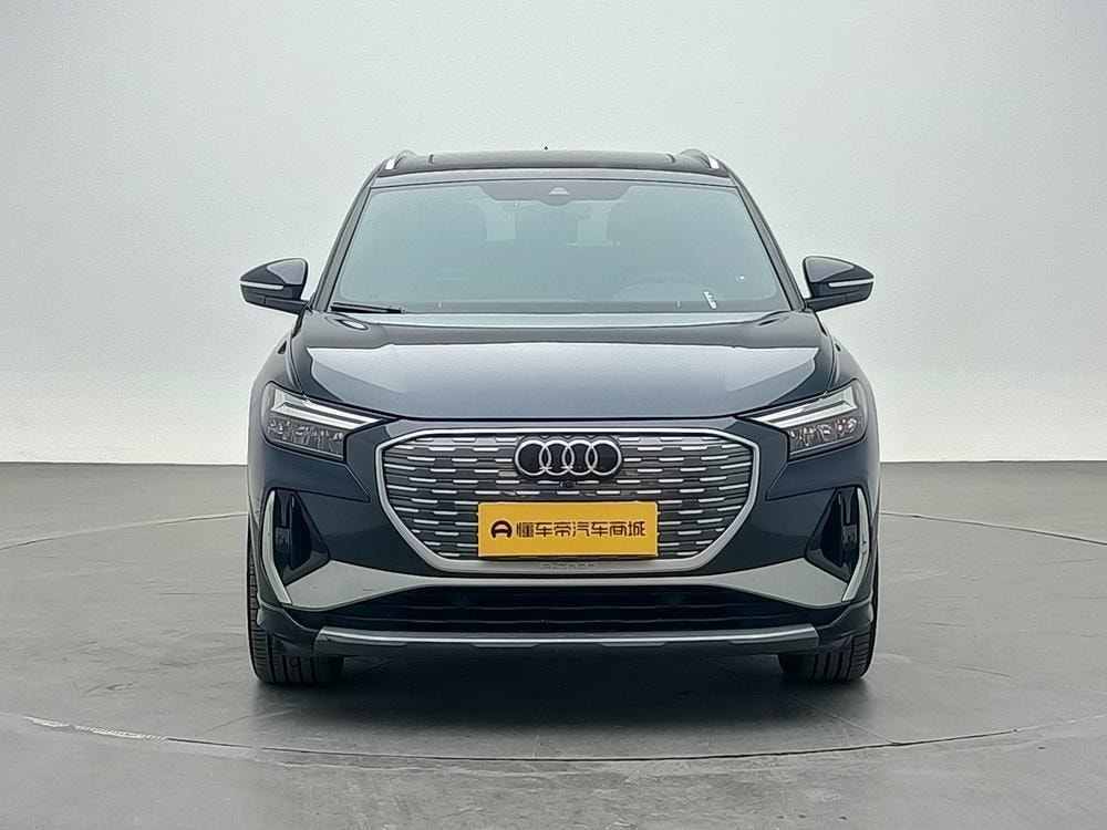 Audi Q4 e-tron 2024 — фото автомобиля