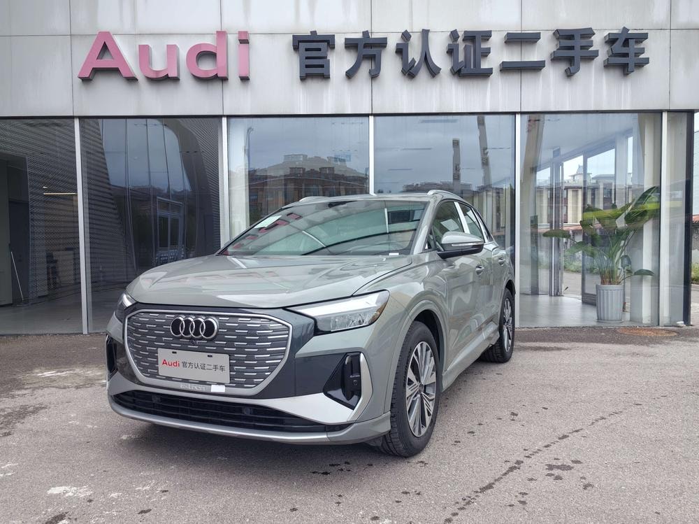 Audi Q4 e-tron 2024 — фото автомобиля
