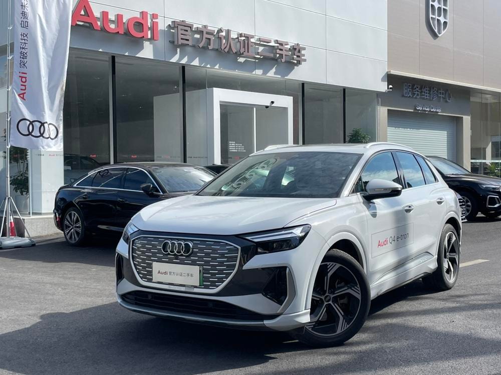Audi Q4 e-tron 2024 — фото автомобиля