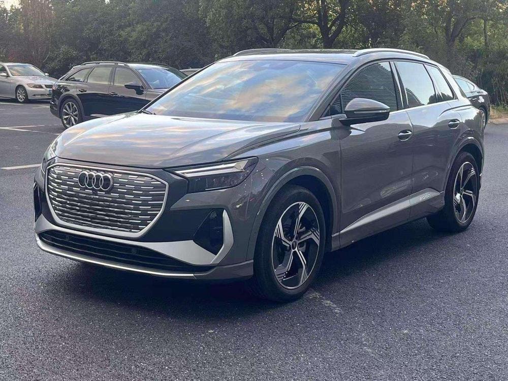 Audi Q4 e-tron 2024 — фото автомобиля