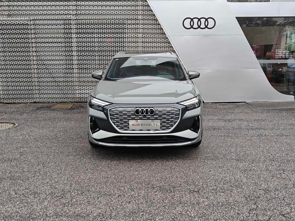 Audi Q4 e-tron 2024 — фото автомобиля