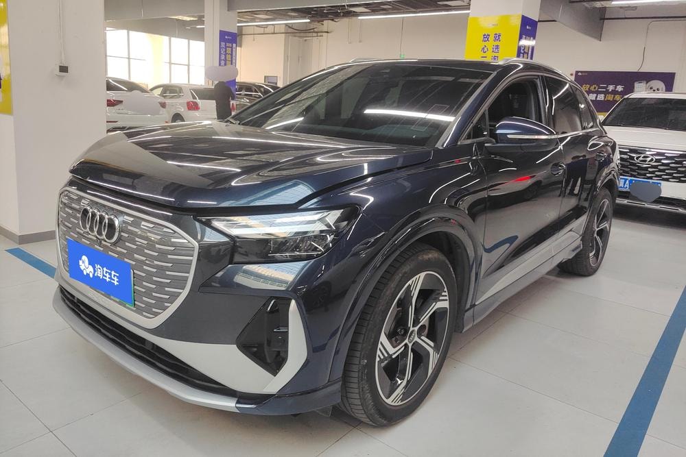 Audi Q4 e-tron 2024 — фото автомобиля