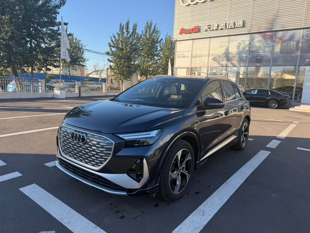 Audi Q4 e-tron 2022 — фото автомобиля