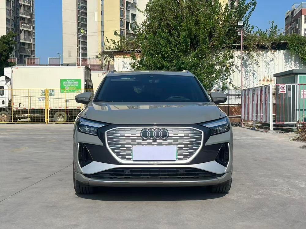 Audi Q4 e-tron 2024 — фото автомобиля