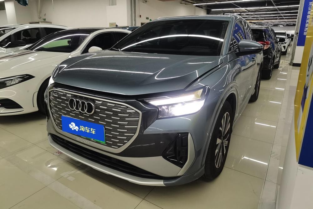 Audi Q4 e-tron 2023 — фото автомобиля