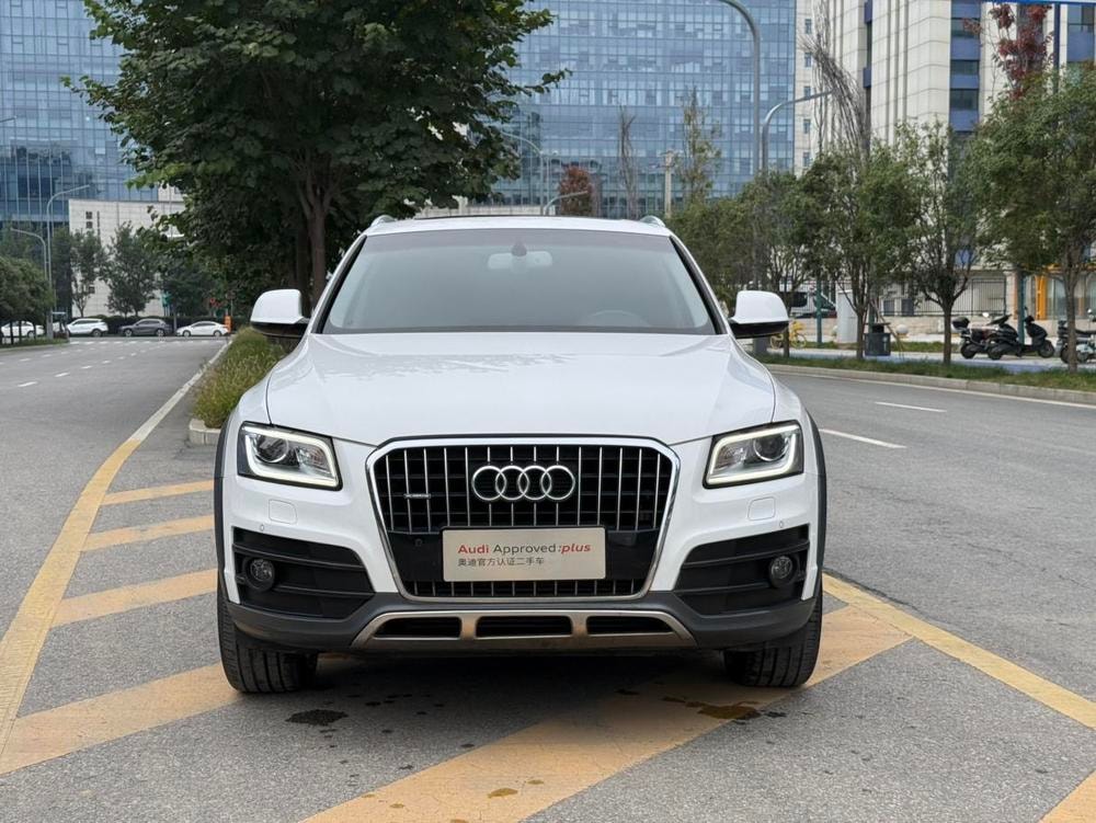 Audi Q5 2018 — фото автомобиля