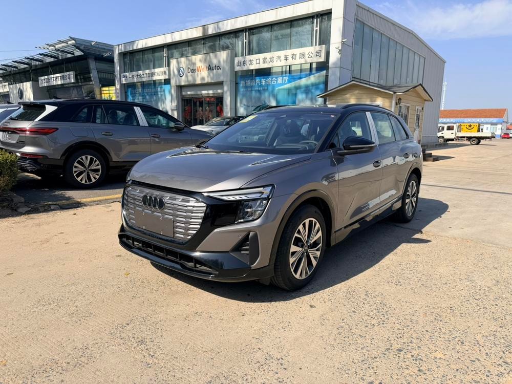 Audi Q5 e-tron 2023 — фото автомобиля