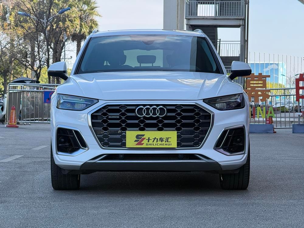 Audi Q5L 2022 — фото автомобиля