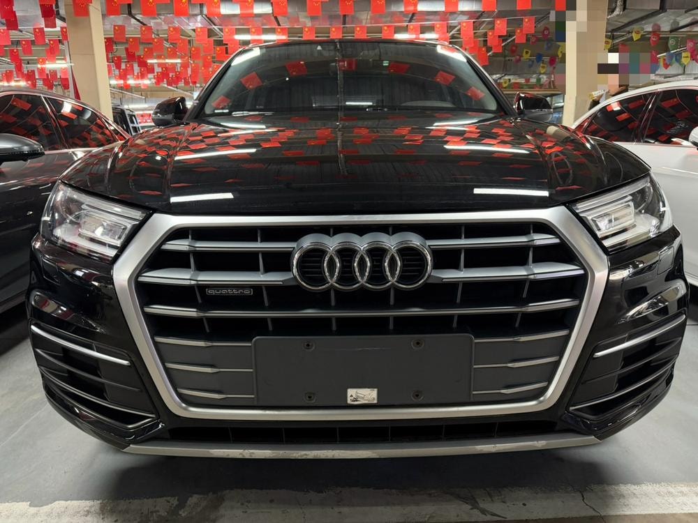 Audi Q5L 2020 — фото автомобиля