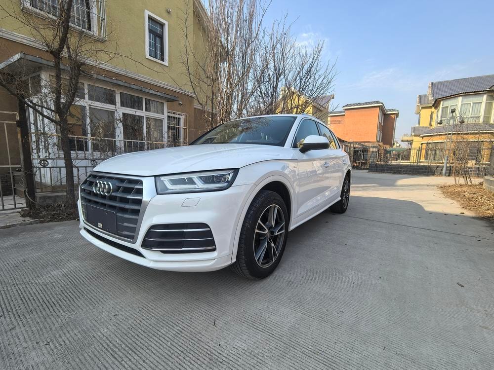 Audi Q5L 2018 — фото автомобиля
