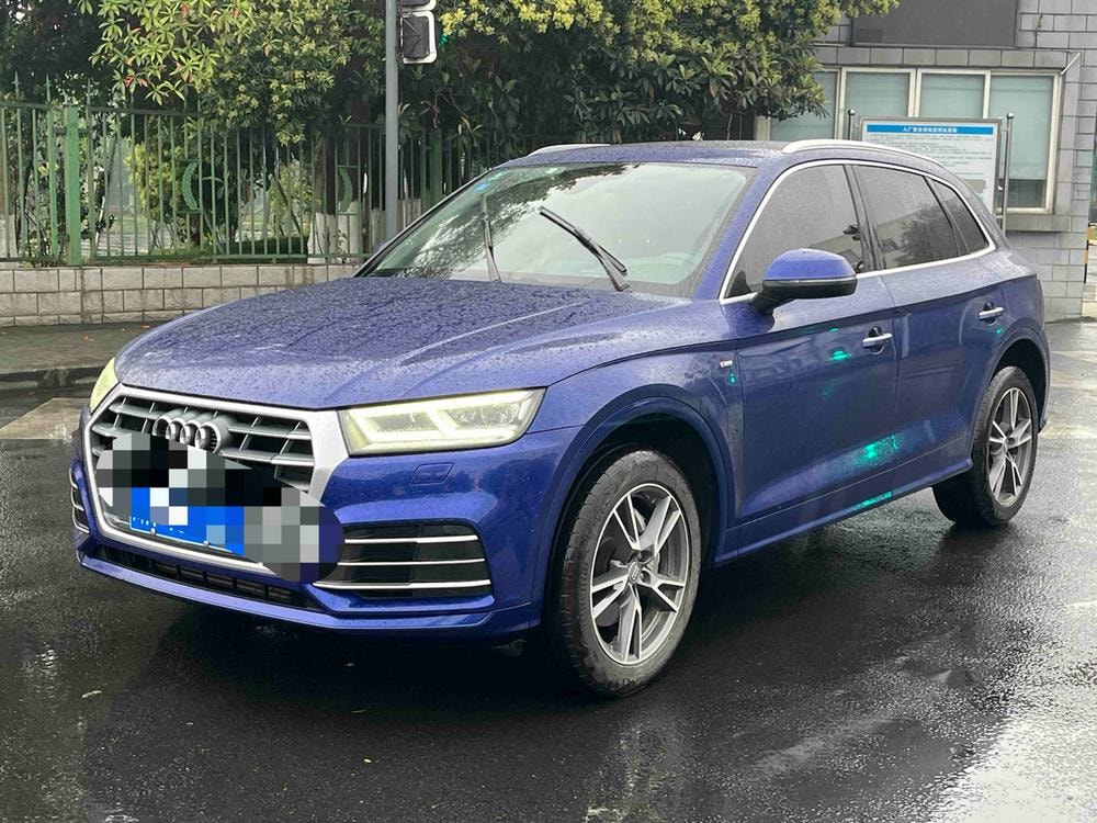 Audi Q5L 2018 — фото автомобиля 1