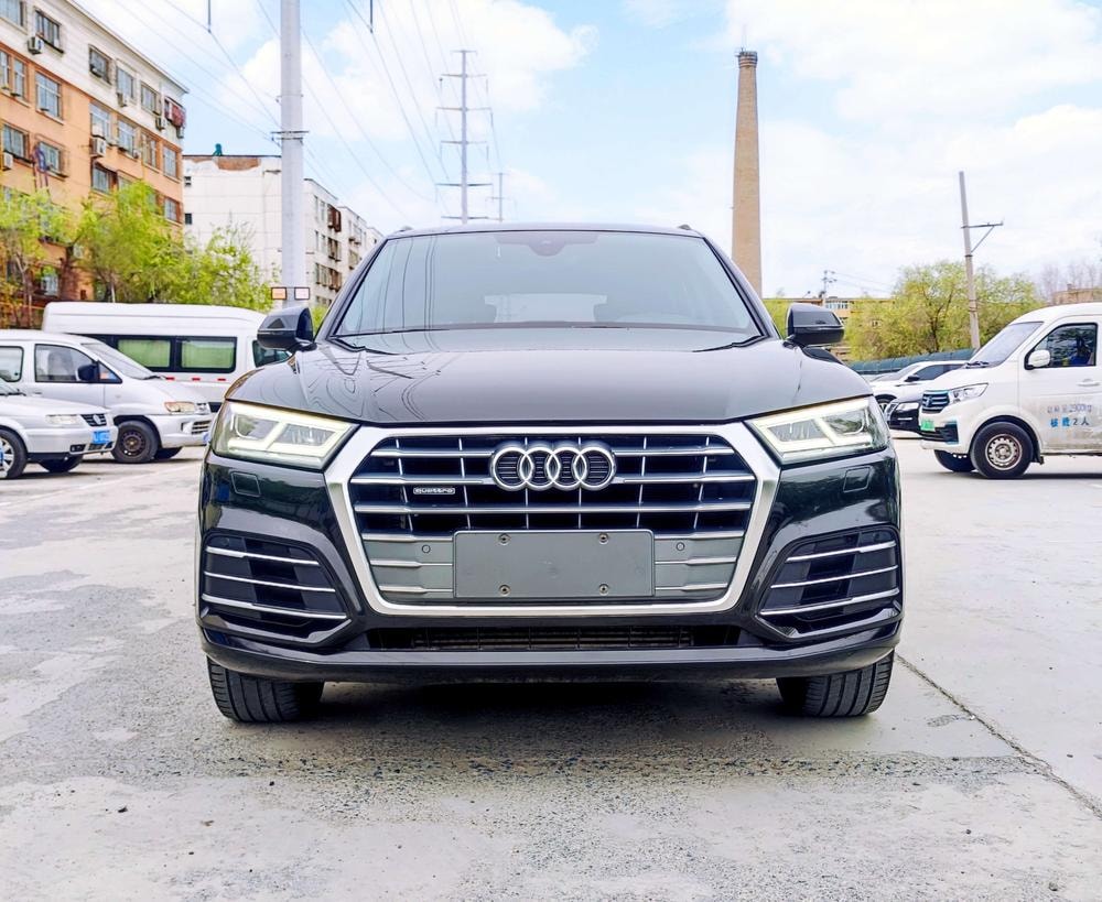 Audi Q5L 2018 — фото автомобиля