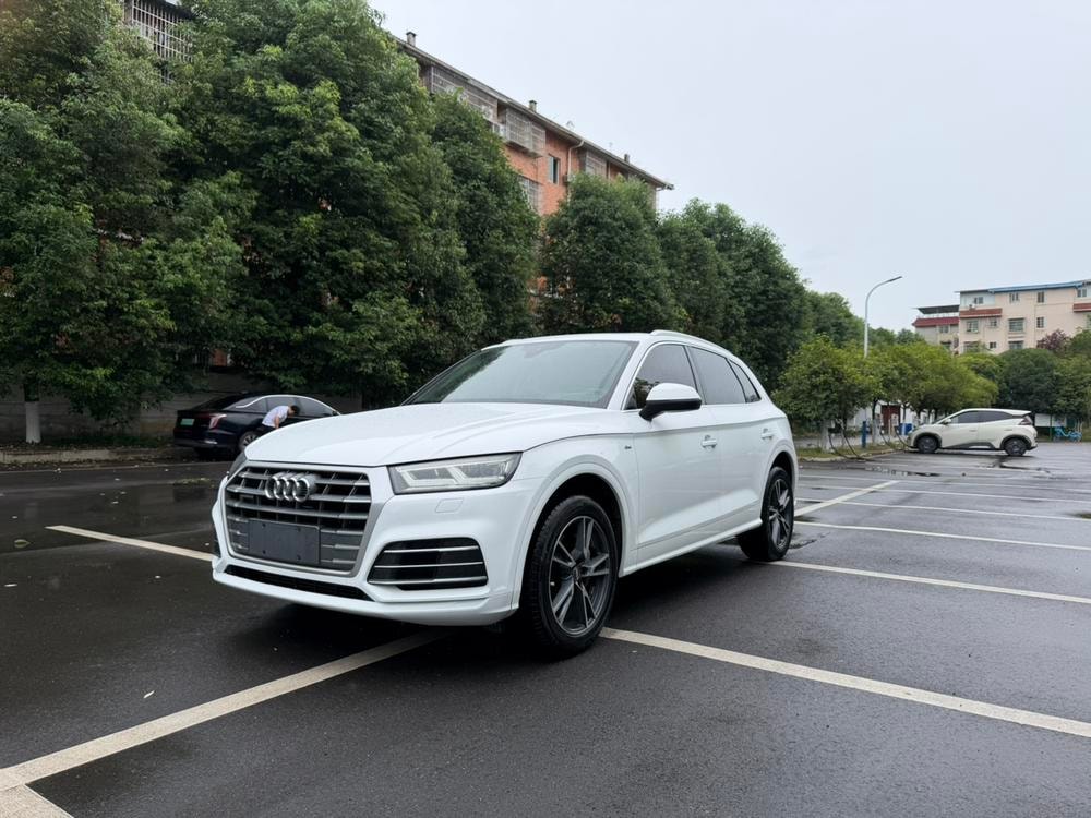 Audi Q5L 2020 — фото автомобиля