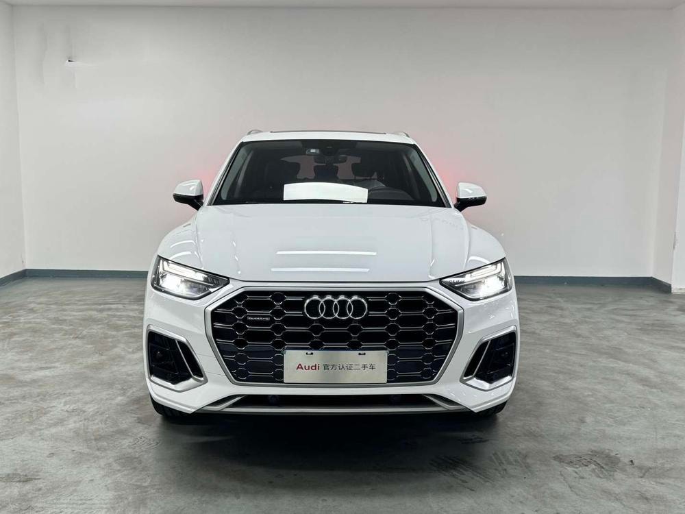 Audi Q5L 2022 — фото автомобиля 1