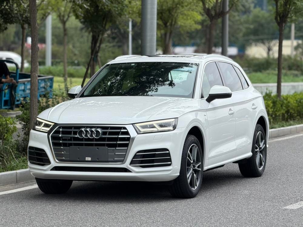 Audi Q5L 2018 — фото автомобиля 1