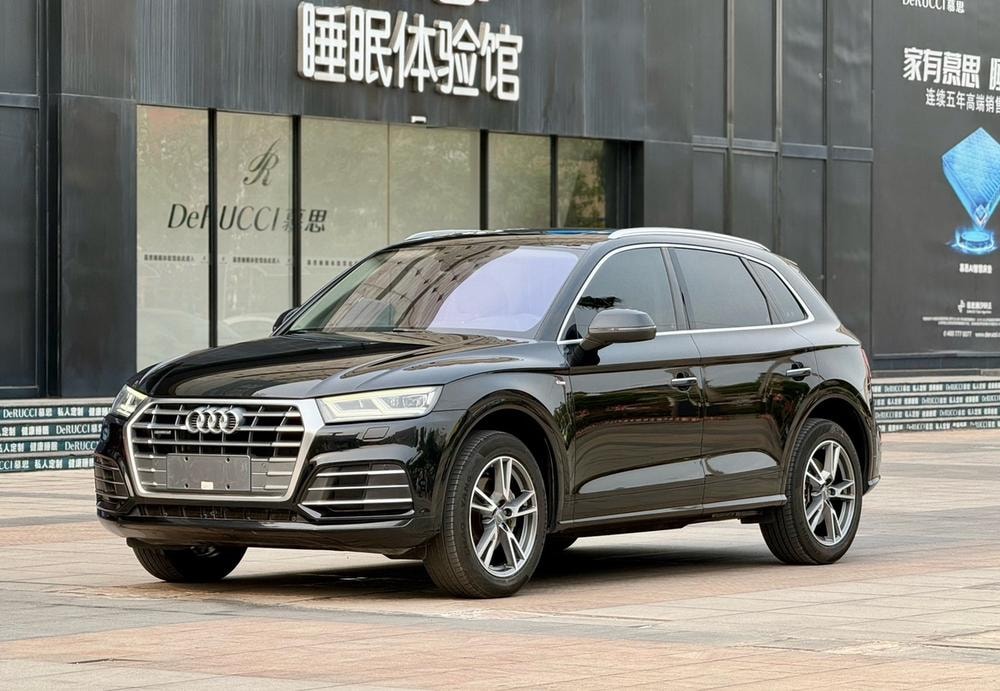 Audi Q5L 2018 — фото автомобиля 1