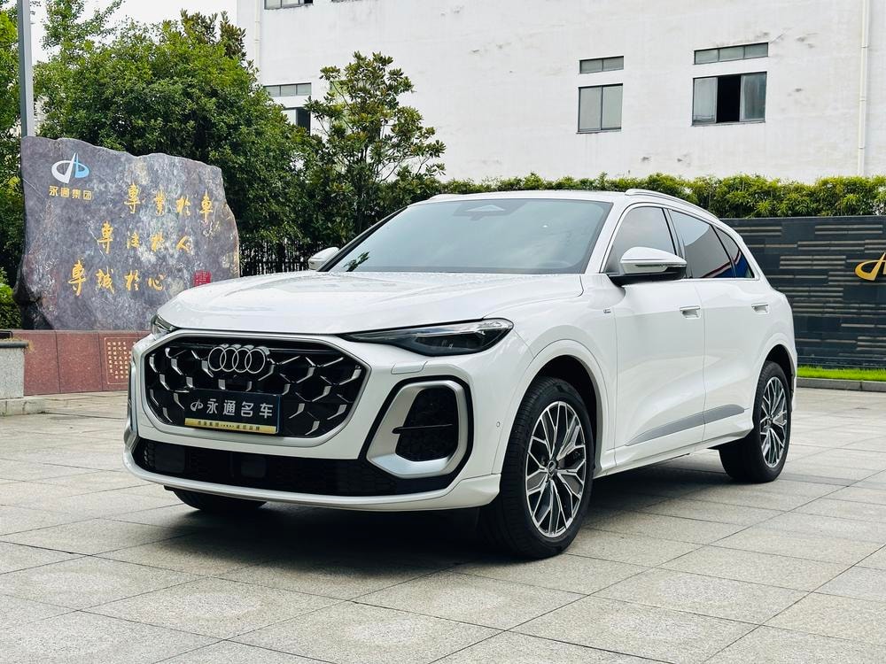 Audi Q5L 2026 — фото автомобиля 1