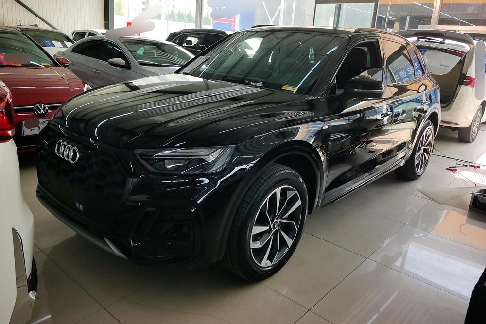 Audi Q5L 2023 — фото автомобиля