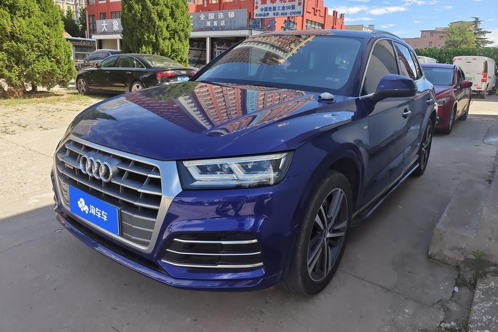Audi Q5L 2018 — фото автомобиля