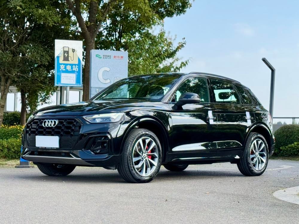 Audi Q5L 2024 — фото автомобиля 1
