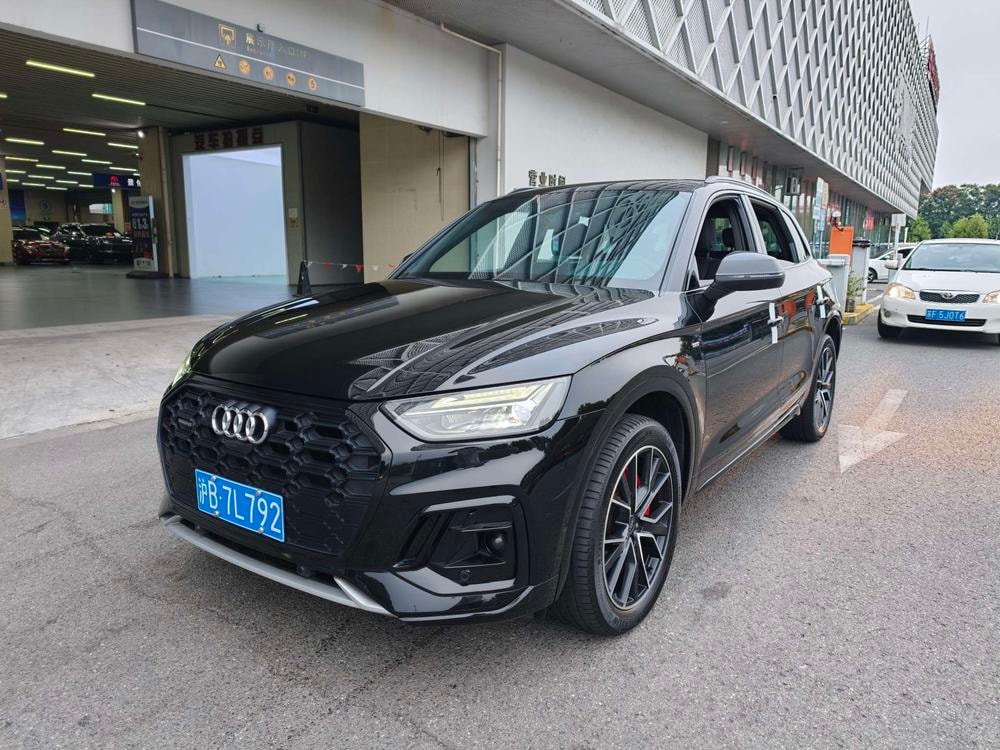Audi Q5L 2024 — фото автомобиля 1