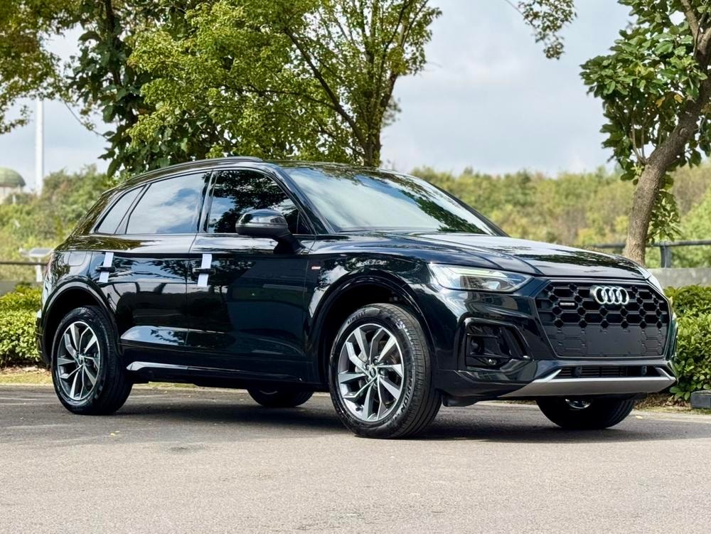 Audi Q5L 2023 — фото автомобиля 1