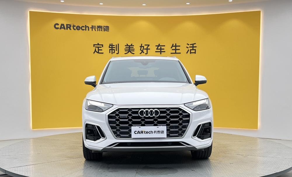 Audi Q5L 2022 — фото автомобиля 1