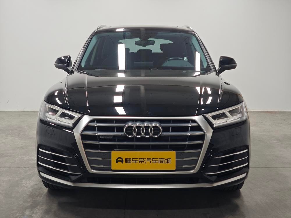Audi Q5L 2020 — фото автомобиля 1