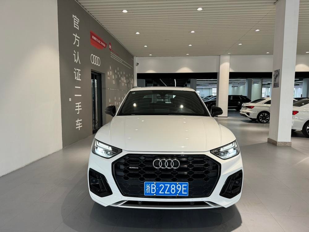 Audi Q5L 2023 — фото автомобиля
