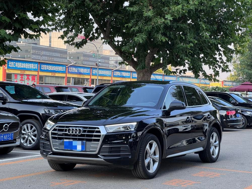 Audi Q5L 2018 — фото автомобиля 1