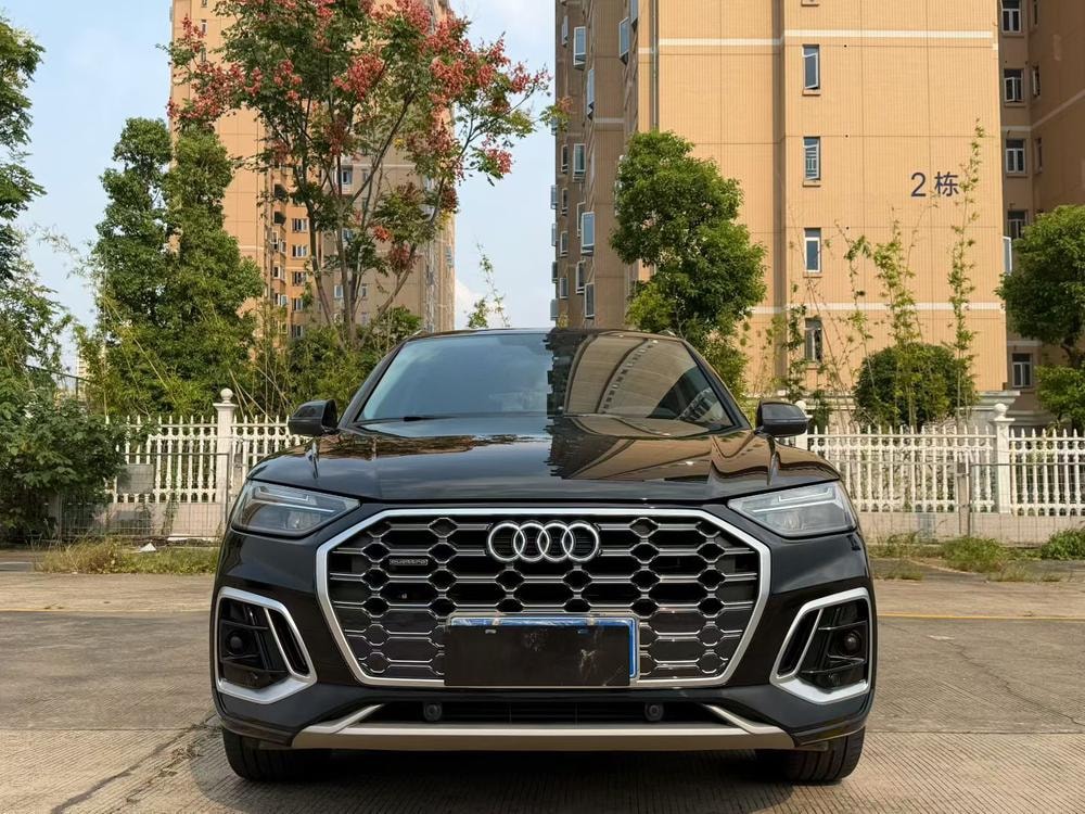 Audi Q5L 2022 — фото автомобиля