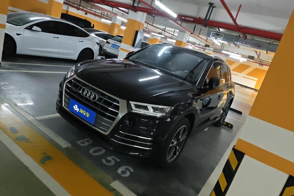 Audi Q5L 2018 — фото автомобиля 1