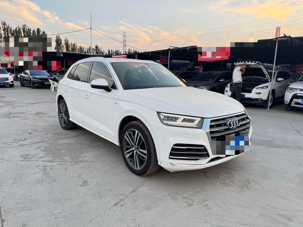 Audi Q5L 2020 — фото автомобиля 1