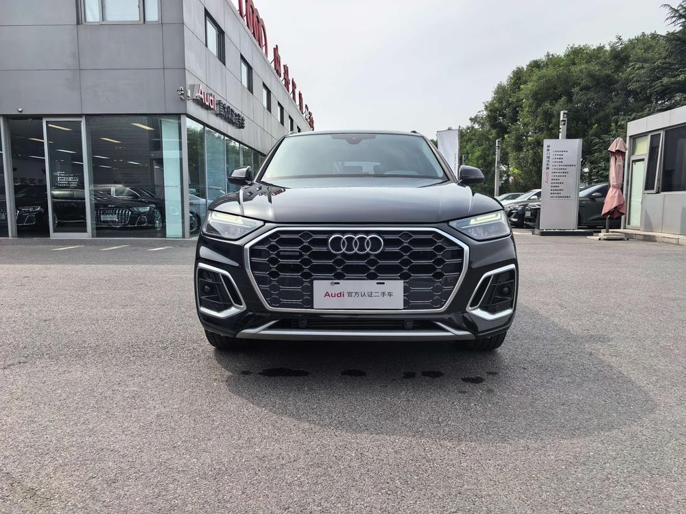 Audi Q5L 2022 — фото автомобиля 1
