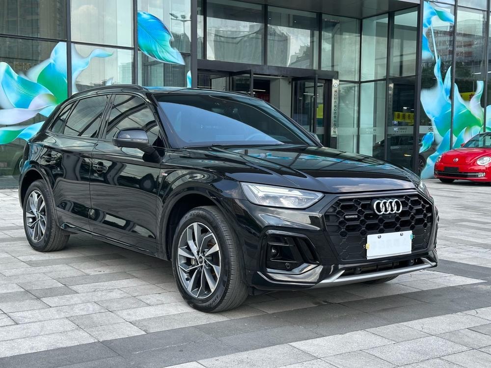 Audi Q5L 2023 — фото автомобиля 1