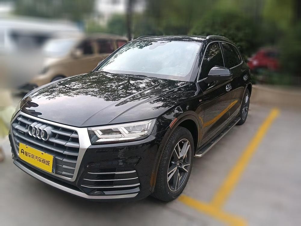 Audi Q5L 2020 — фото автомобиля 1