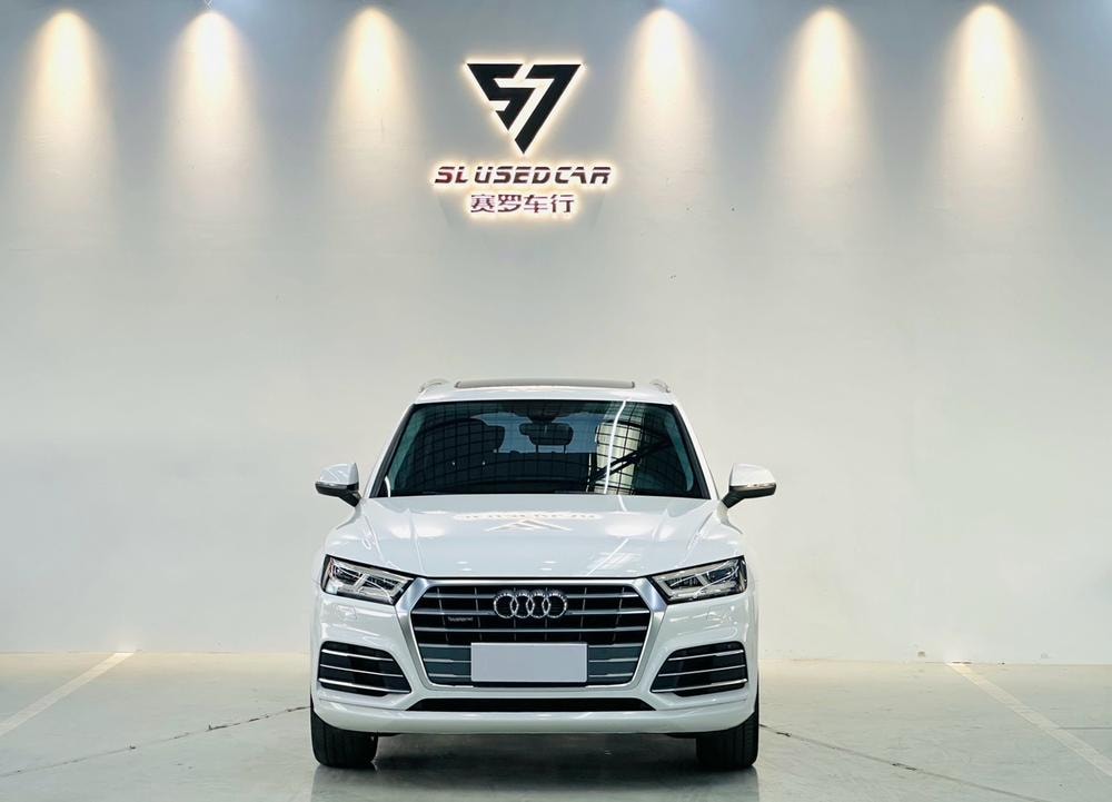 Audi Q5L 2018 — фото автомобиля 1