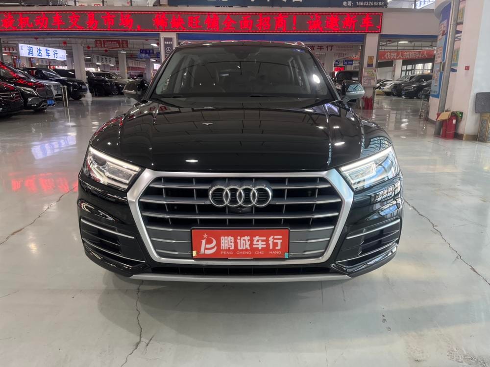 Audi Q5L 2018 — фото автомобиля 1