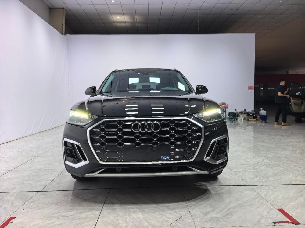 Audi Q5L 2022 — фото автомобиля 1