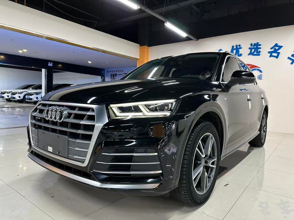 Audi Q5L 2020 — фото автомобиля 1