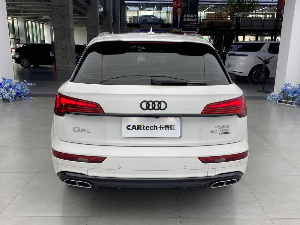 Audi Q5L 2024 — фото автомобиля 1