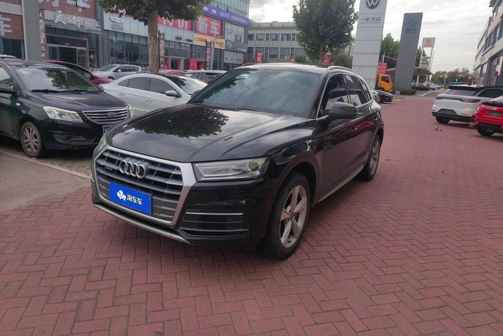 Audi Q5L 2018 — фото автомобиля 1
