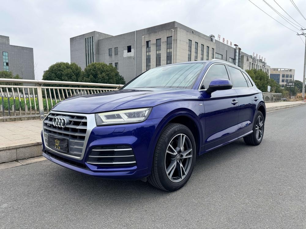 Audi Q5L 2018 — фото автомобиля 1