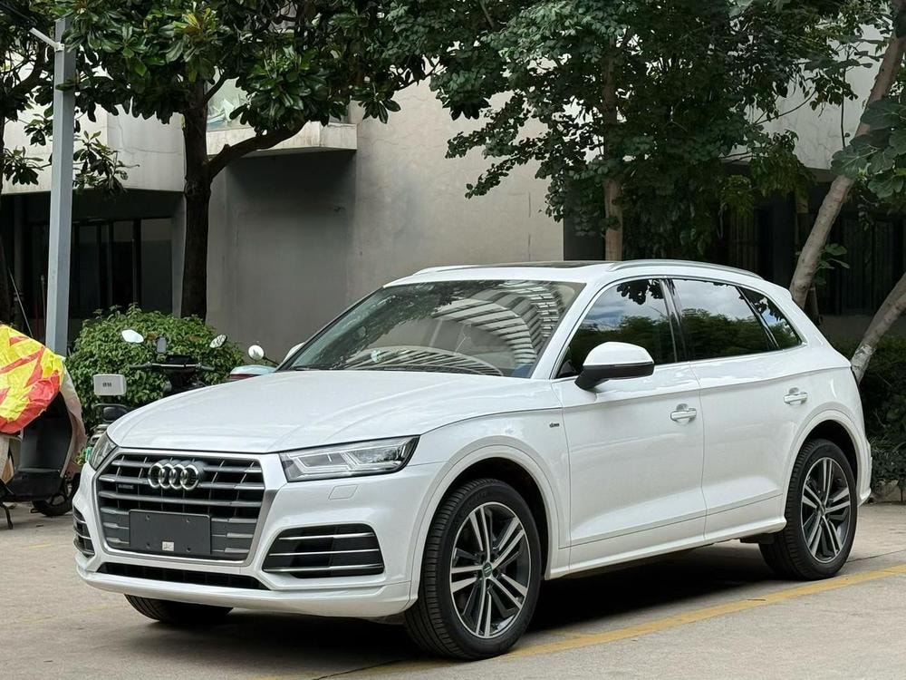 Audi Q5L 2018 — фото автомобиля 1