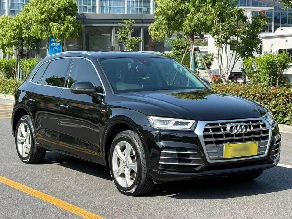 Audi Q5L 2018 — фото автомобиля 1