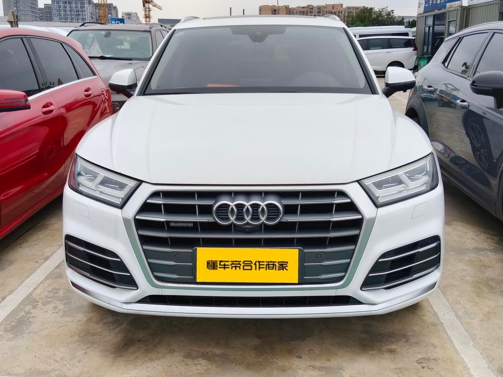 Audi Q5L 2020 — фото автомобиля